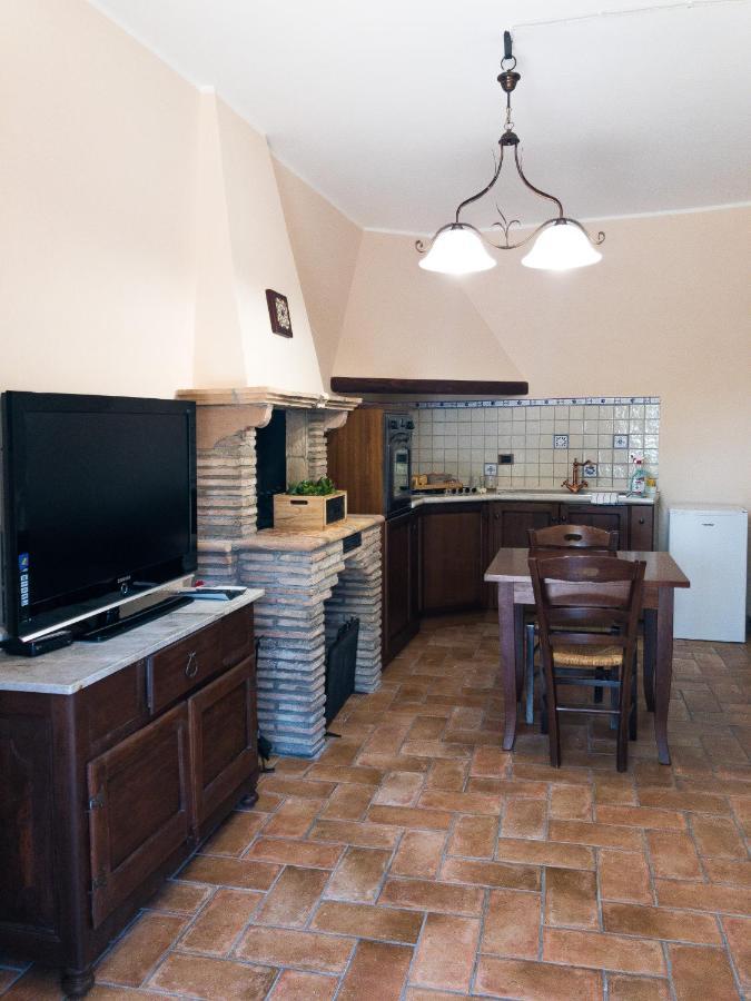 Casa Vacanze La Piazzetta Del Castello Montecalvello ภายนอก รูปภาพ