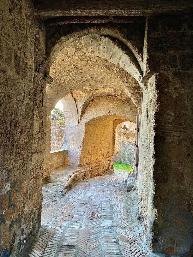 Casa Vacanze La Piazzetta Del Castello Montecalvello ภายนอก รูปภาพ